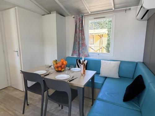 Mobil-home pour 8 avec terrasse à Villecroze - API-1-52-1068 (Mobil-home pour 8 avec terrasse a Villecroze - API-1-52-1068) in Villecroze ciems