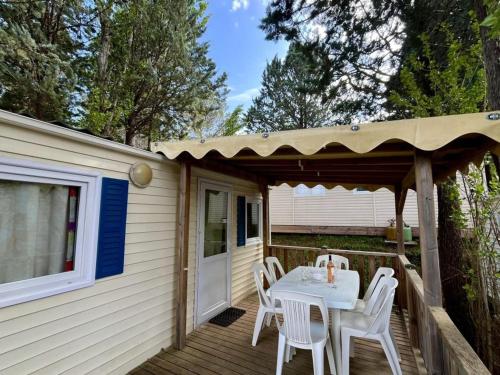 Mobil-home confortable avec terrasse à Villecroze - API-1-52-1089 (Mobil-home confortable avec terrasse a Villecroze - API-1-52-1089) in Villecroze ciems