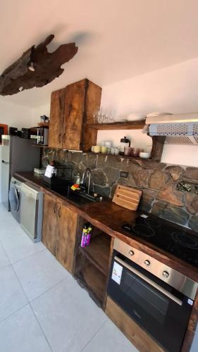 Cabaña con tinaja en bosque Valdiviano (Cabana con tinaja en bosque Valdiviano) in Βαλδιβία