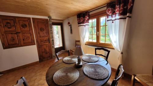 Petit chalet individuel dans le Queyras in Château-Ville-Vieille
