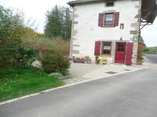 . Gîte Tranquille avec Cheminée, Terrasse sur la Saône et Borne EV, Animaux Bienvenus - FR-1-589-103