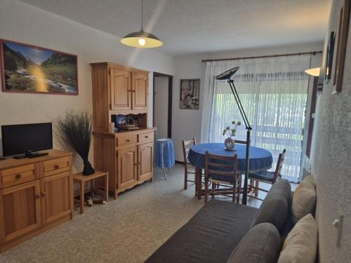 Appartement T2 avec Balcon et Parking à Cauterets - FR-1-234-350