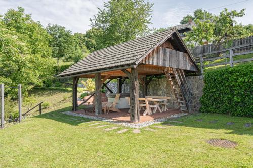 Iekārtas, Traditional House Kal With Hot Tub - Happy Rentals in Štrekljevec