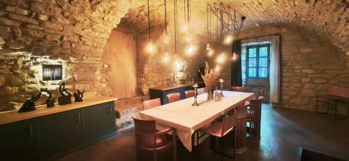 Magnifique Mas avec Piscine et Hammam à 5 min d'Uzès (Magnifique Mas avec Piscine et Hammam a 5 min d'Uzes) in Montaren-et-Saint-Mediers