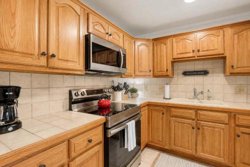 Riverfront Family Friendly Loft Near Butler and Rocky Ripple - image 5