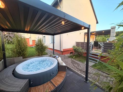 A szálláshely kívülről, Ferienhaus mit Whirlpool, Garten und großer Terrasse ruhig privat in Herbstein