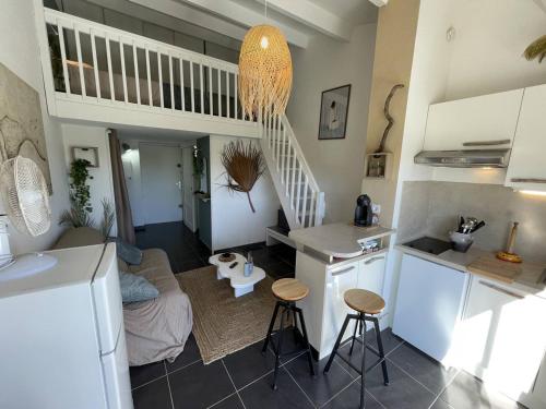 Studio mezzanine 4 couchages, animaux admis, parking sécurisé, proche commerces - FR-1-106-85