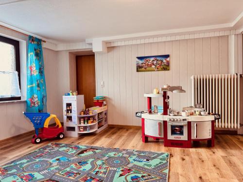 Ferienhaus mit Whirlpool, Garten und großer Terrasse ruhig privat in Herbstein
