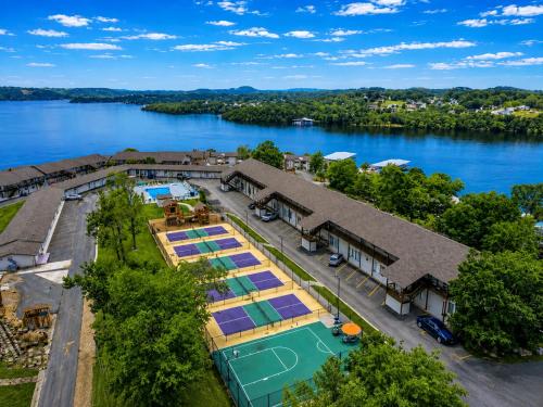 Poolside Retreat at Kimberling Crossing in Кімберлінг Сіті