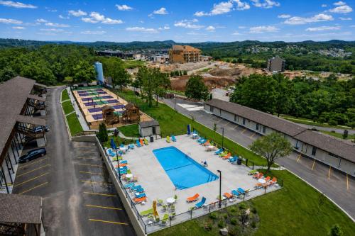 Poolside Retreat at Kimberling Crossing in Кімберлінг Сіті