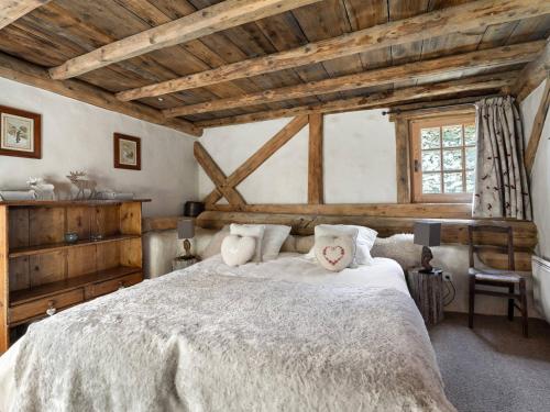 Chalet authentique avec jacuzzi, sauna et parking pour 12 personnes - FR-1-566-8 in Le Raffort