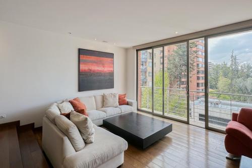 Virrey Condo 2BR & Jacuzzi