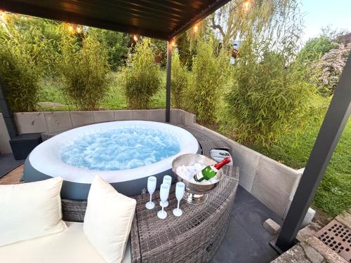 Létesítmények, Großes Ferienhaus für 12 -17 Personen mit Whirlpool - Spielzimmer und Garten (Großes Ferienhaus fur 12 -17 Personen mit Whirlpool - Spielzimmer und Garten) in Herbstein
