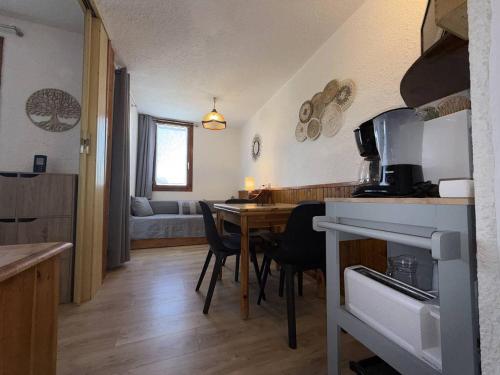 Studio 4 pers, proche pistes, animaux admis, Wifi - FR-1-356-556