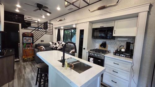 Gorgeous RV Rental River Ranch! 146