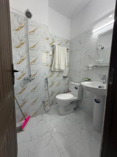 Huk Midway Hotel Apartment - image 11
