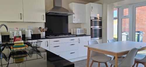 Sprawling 7-Bed Retreat in the Heart of Warboys in Wistow