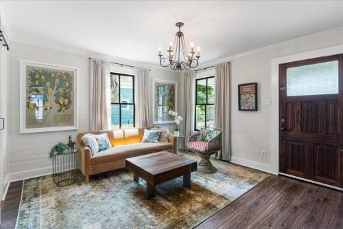 Historic Downtown Gem 5 Min Walk & Parking in Georgia Avenue (AL)