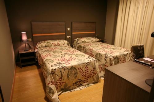 2 twin beds