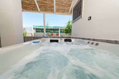 Alexandra Apartments Perissa Santorini - Perívolos