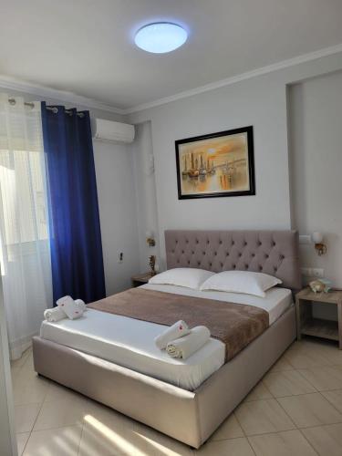 Sunset Central Rooms - image 3