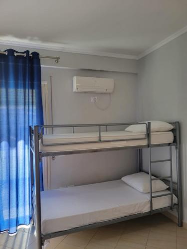 Sunset Central Rooms - image 4