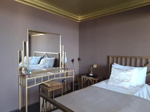 Alto Ver Rooms - Tap to explore photos