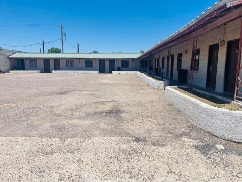 A szálláshely kívülről, Mustang Motel in Big Lake (TX)
