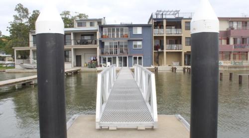 Waterfront Accomodation with Jetty, Port Stephens in Lemon Tree Passage