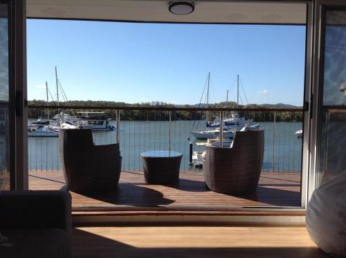 Waterfront Accomodation with Jetty, Port Stephens in Lemon Tree Passage