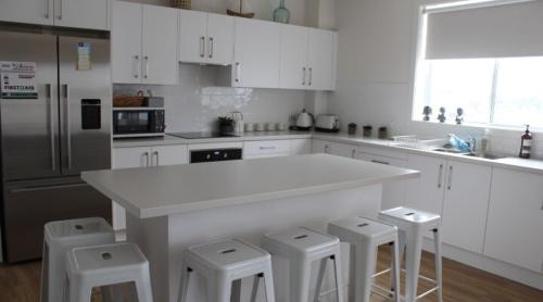 Waterfront Accomodation with Jetty, Port Stephens in Lemon Tree Passage