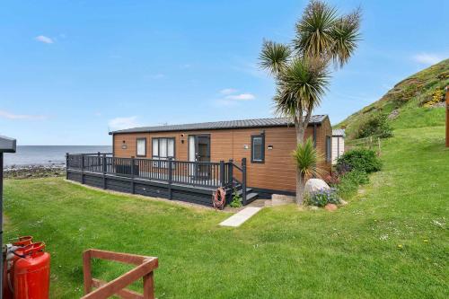 Beachfront 2BR Caravan- Wi-Fi - Parking - Sleeps 6 in Кокбернспат