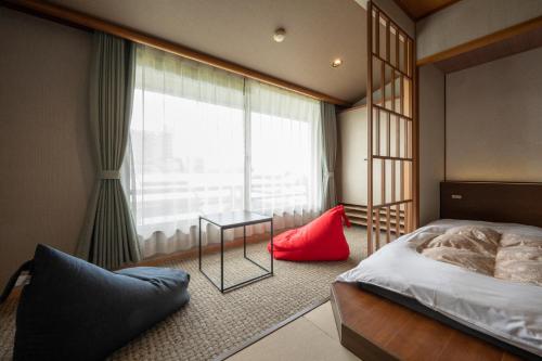 room detail thumbnail 1