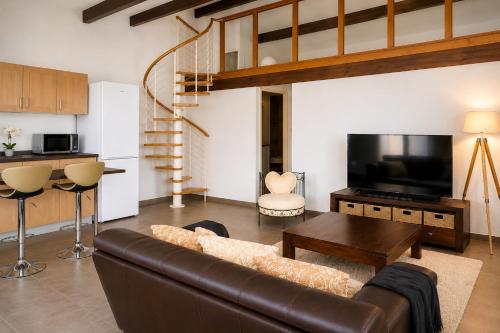 Nouveau - L'Ensoleillé Terrasse & Atypique - 10 Min Plages - Serenité & Confort - IDEAL FAMILLE Parking et Wifi Gratuit - OFFRE SPECIALE