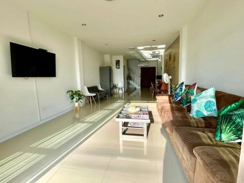 ทุ่งวัวแล่นเฮาส์ Thung Wua Laen House in Waterfront/beach