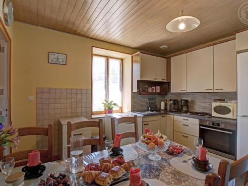Charmant gîte à la ferme avec terrasse et animaux admis - FR-1-496-235 (Charmant gite a la ferme avec terrasse et animaux admis - FR-1-496-235) in Saint-Marcel-d'Urfé