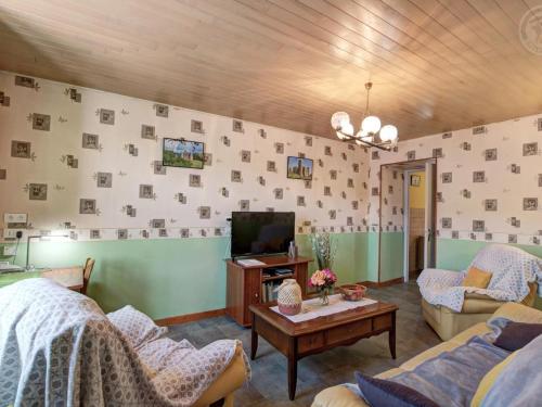 Charmant gîte à la ferme avec terrasse et animaux admis - FR-1-496-235 (Charmant gite a la ferme avec terrasse et animaux admis - FR-1-496-235) in Saint-Marcel-d'Urfé