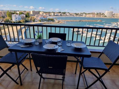 Apartamento con terraza privada en L'Escala, cerca de la playa - HISP-236-162