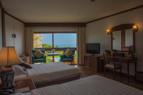 Sailom Hotel in Hua Hin Beachfront
