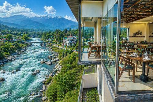 Restoran, Aachman Riviera Resort Dharamshala in Dharamsala