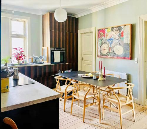 Quiet Apartment With Balcony By Frederiksberg Have – khách sạn tại Frederiksberg