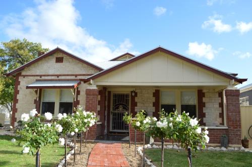 Two Cow Cottage Bed & Breakfast