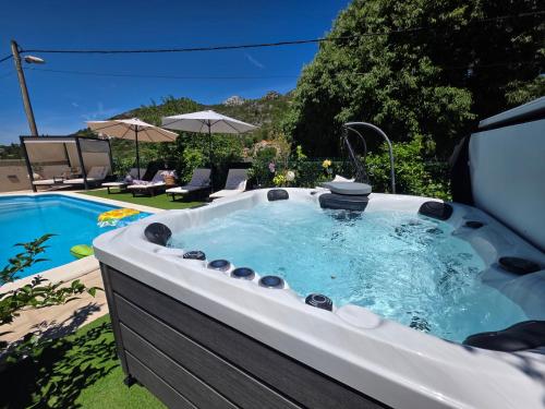 Apkārtne, Luxury Villa Ivona Pool, Jacuzzi, Sauna & Privacy in Topolo
