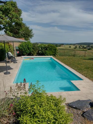 Peldbaseins, Gîtes de beaux rêves, Glycine (Gites de beaux reves, Glycine) in Uxeau