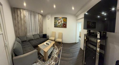 Red Roof Apartment Free parking