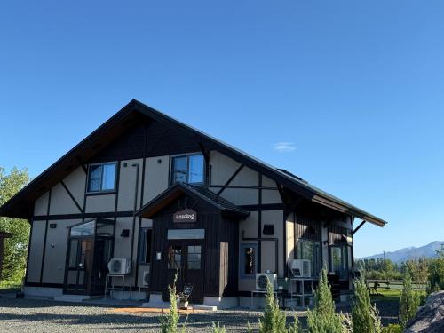 Furano Cozy Whole House for 6 - Near lavender farm and Ski Resort - free parking - Furano Furano Cozy Whole House for 6 - Near lavender farm and Ski Resort - free parking - Furano