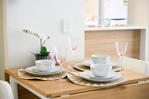 Chic One-Bedroom Hideaway with Free Parking&Wi-Fi in Warwick Farm