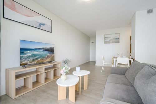 Chic One-Bedroom Hideaway with Free Parking&Wi-Fi in Warwick Farm