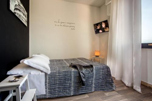 Radio Hotel - image 2