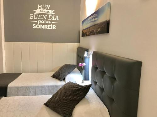 Hostal Lleida Room Type - Twin Room